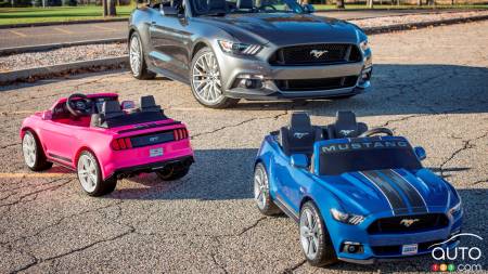 2016 Christmas gift idea: Power Wheels Smart Drive Ford Mustang